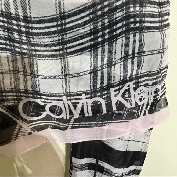 Calvin Klein scarf - Picture 2 of 4